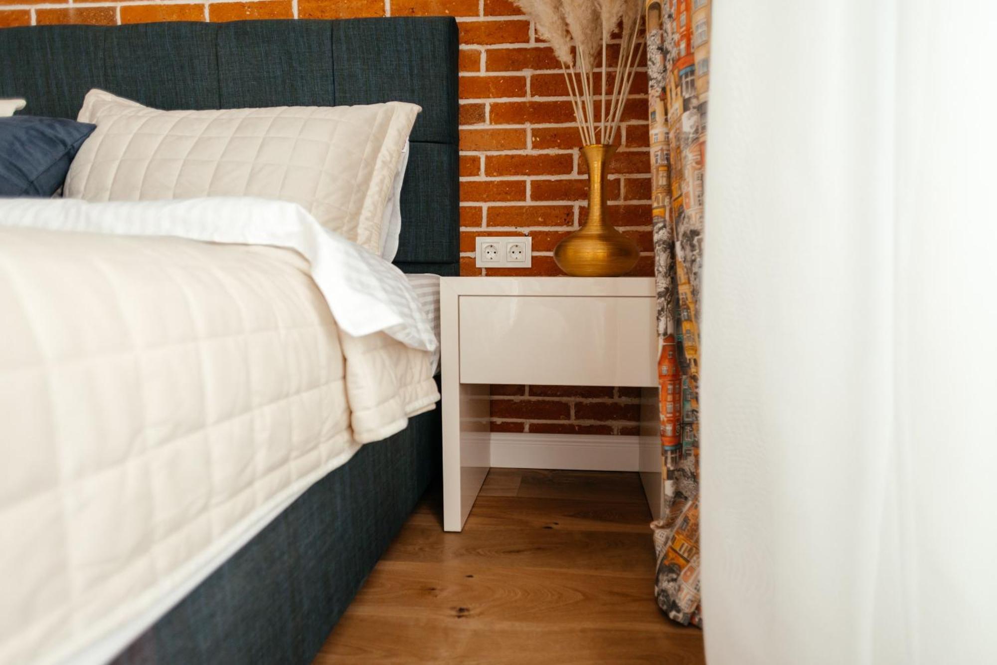Isani Loft *