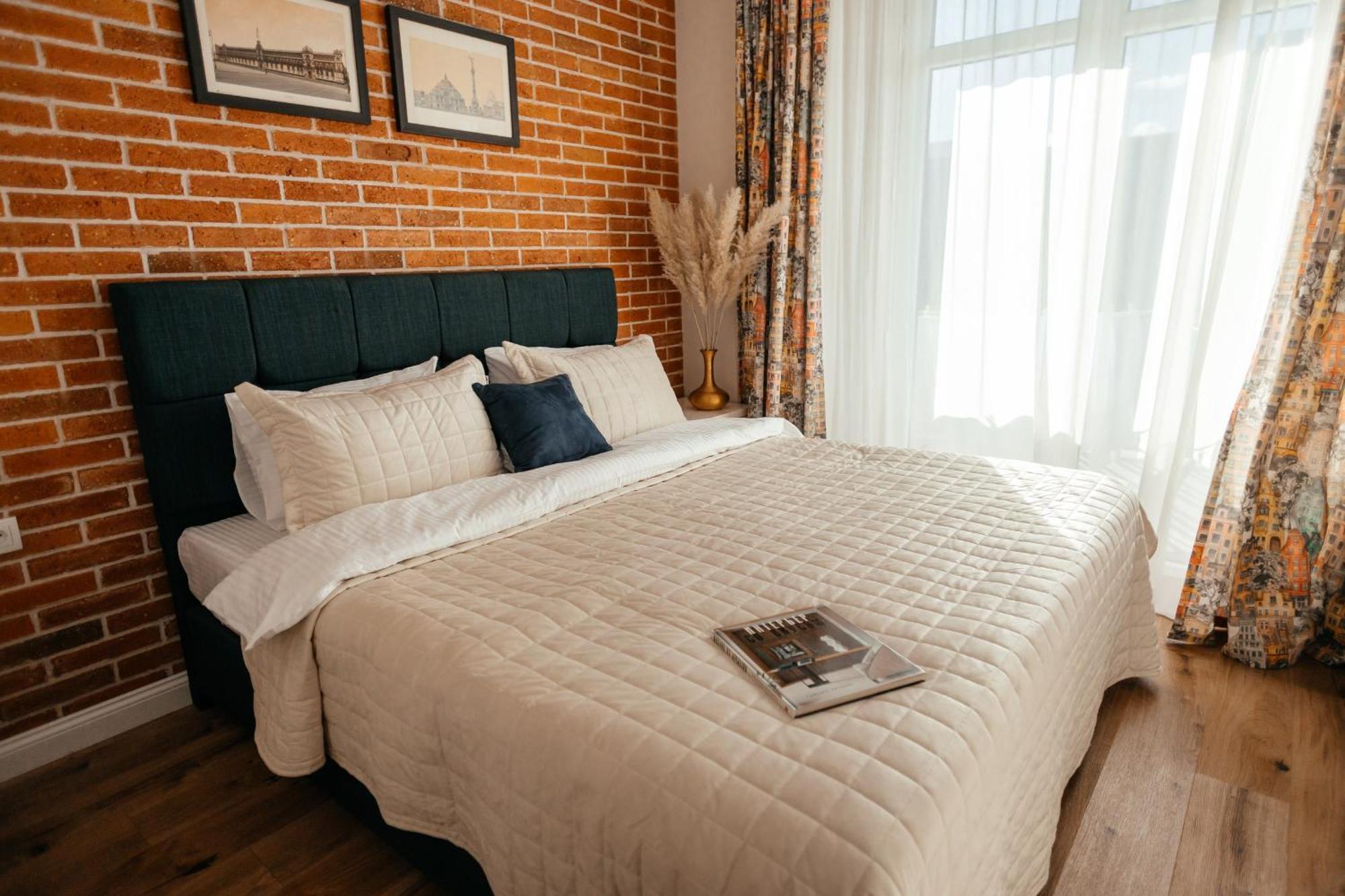 Isani Loft *